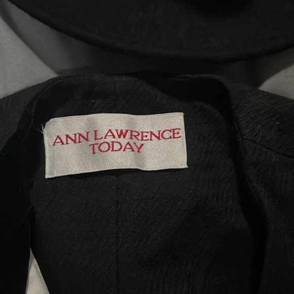 Beautiful vintage white and black blazer - Picture 3 of 4